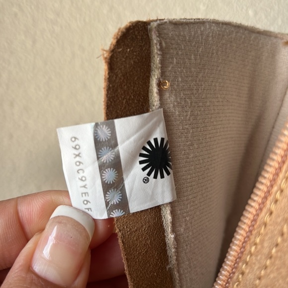 UGG Girls  Tillee Boots size 3 - Picture 10 of 11